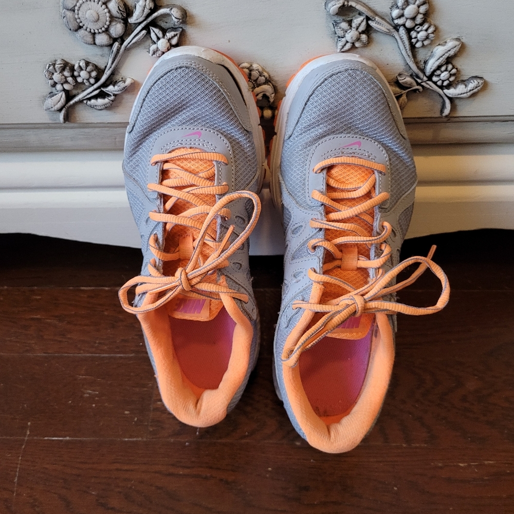 Nike Tennis Shoes